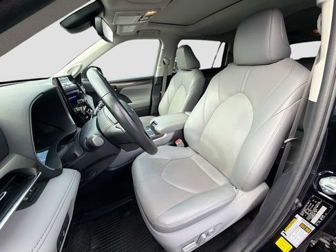 Used 2023 Toyota Highlander Limited AWD/4WD image 11