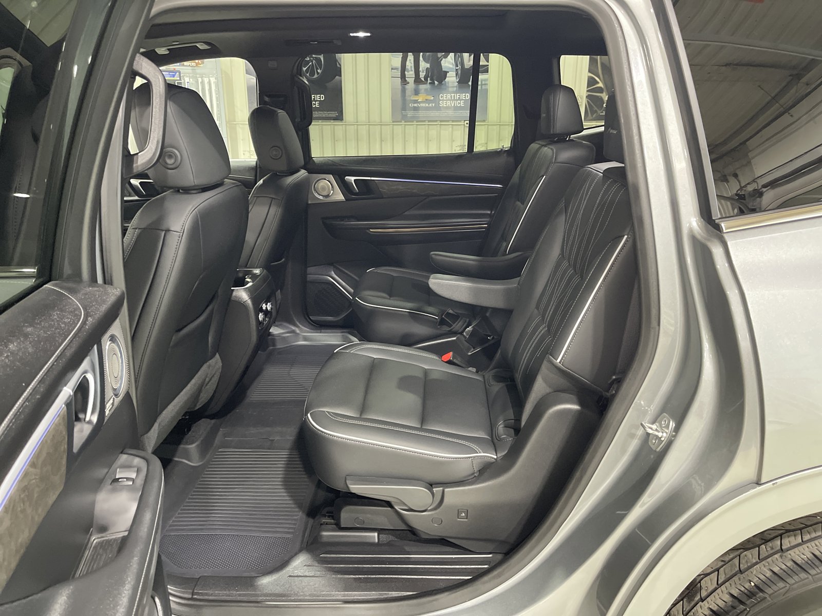 Used 2025 Buick Enclave Avenir w/ Trailering Package, 5000 lbs. AWD/4WD image 12
