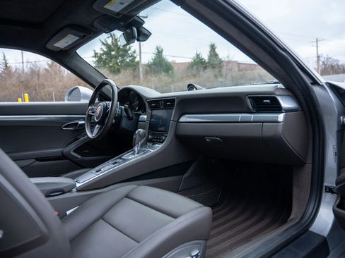 Used 2017 Porsche 911 4 Coupe image 10