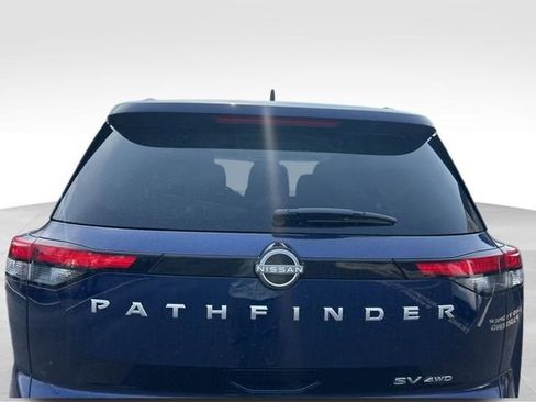 Used 2024 Nissan Pathfinder SV image 5