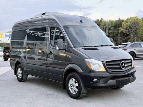 Used 2018 Mercedes-Benz Sprinter 2500 image 5