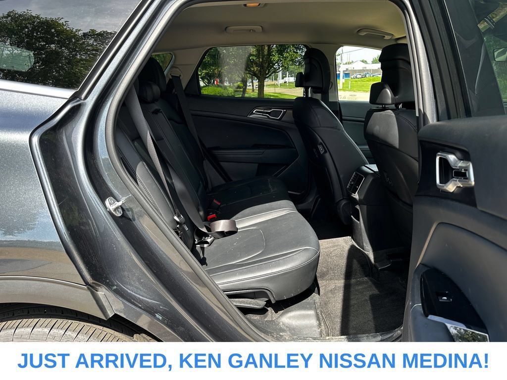 Used 2024 Kia Sportage EX AWD/4WD image 18