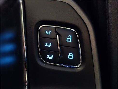 Used 2025 Ford F350 Lariat w/ Lariat Ultimate Package image 34