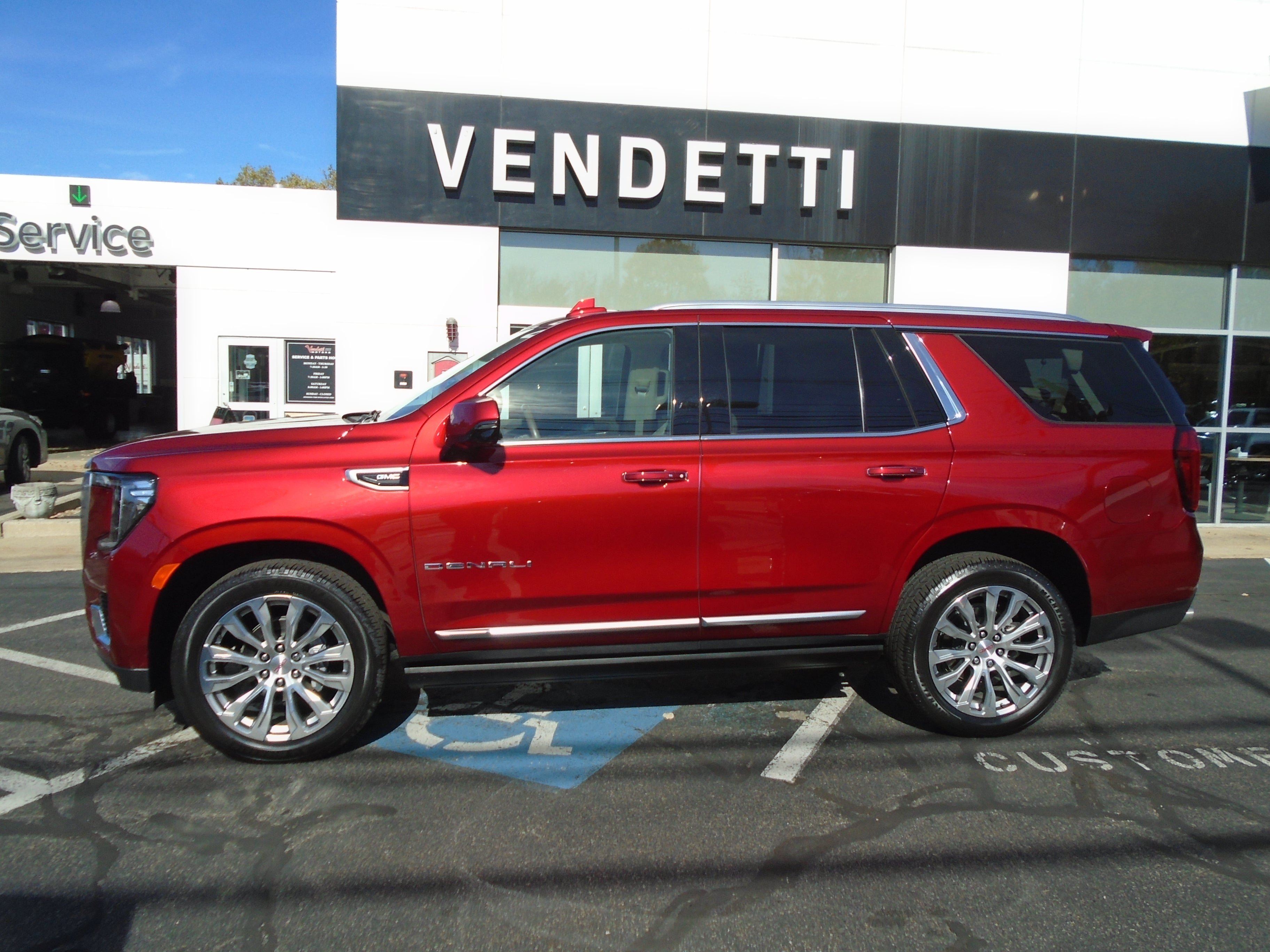 Used 2023 GMC Yukon Denali AWD/4WD image 10