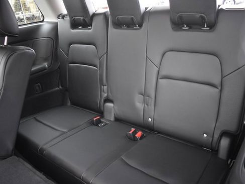 Used 2024 Nissan Pathfinder SL w/ Lighting Package (N92) image 16