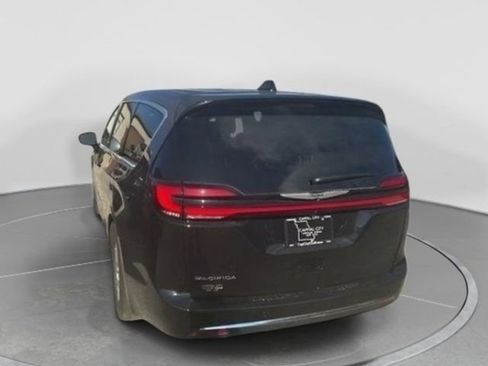 New 2026 Chrysler Pacifica Select image 8