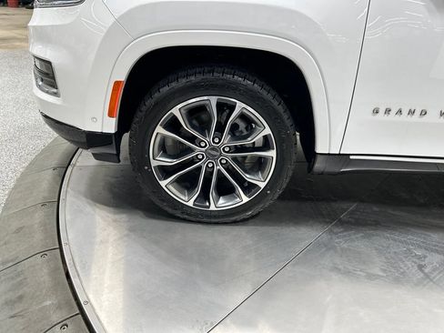 Used 2023 Jeep Grand Wagoneer Series III AWD/4WD image 37
