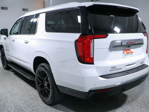 Used 2022 GMC Yukon XL SLT w/ SLT Premium Package RWD image 9