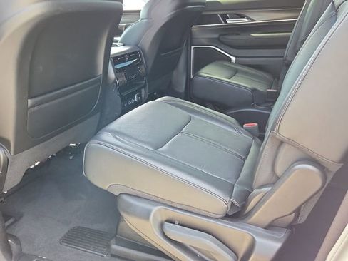 Used 2024 Jeep Wagoneer Series II image 8