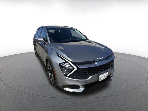 Used 2025 Kia Sportage LX image 3