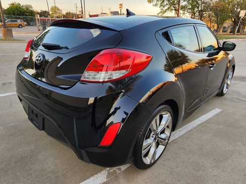 Used 2012 Hyundai Veloster w/ Tech Pkg image 5