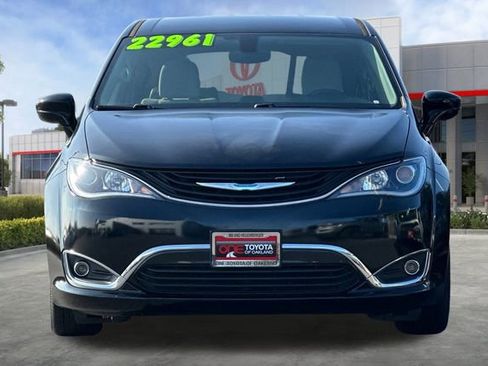Used 2018 Chrysler Pacifica Touring Plus image 11