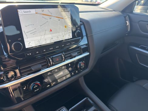 Certified 2025 Nissan Pathfinder SL image 21