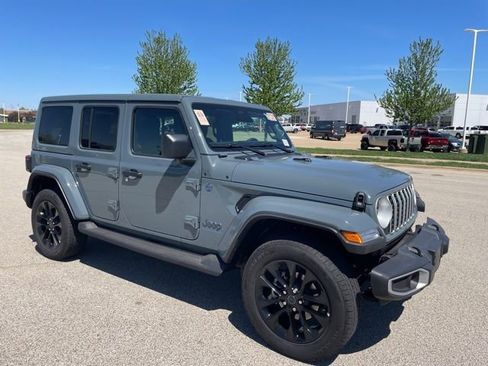 Used 2025 Jeep Wrangler Unlimited Sahara image 1