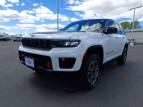 Used 2022 Jeep Grand Cherokee Trailhawk image 8