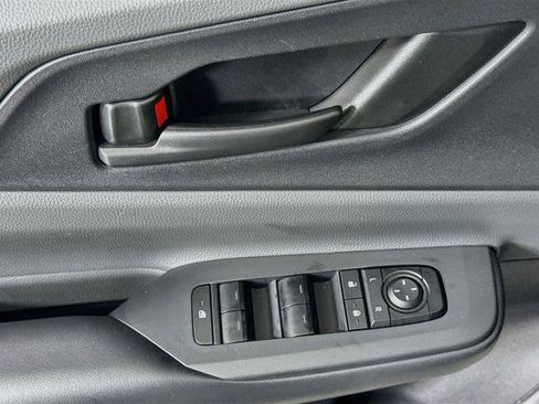 Certified 2025 Toyota Prius LE FWD image 19