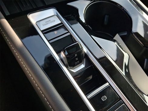 Certified 2025 Volkswagen Atlas SEL image 15