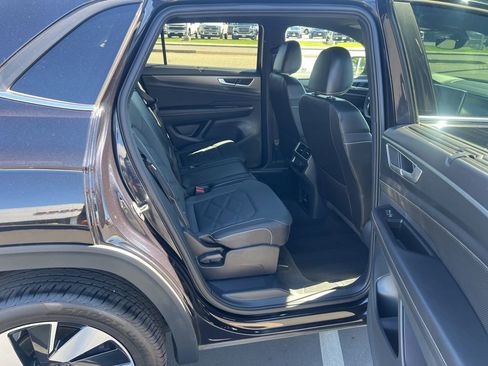 Used 2025 Volkswagen Atlas Cross Sport SE AWD/4WD image 34
