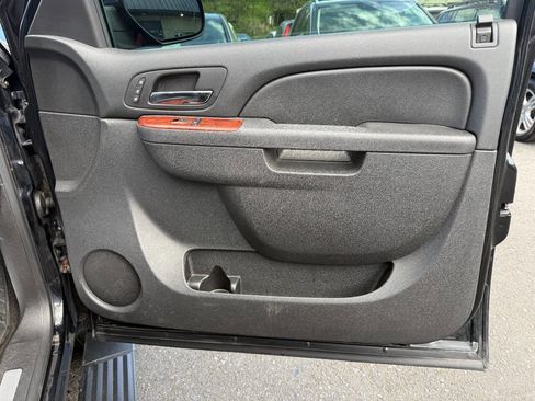 Used 2013 Chevrolet Suburban LTZ image 43