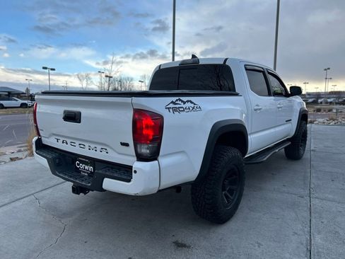 Used 2017 Toyota Tacoma TRD Off-Road image 7