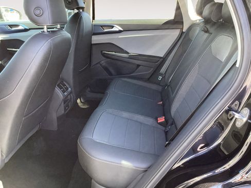 Used 2024 Volkswagen Taos SE image 27