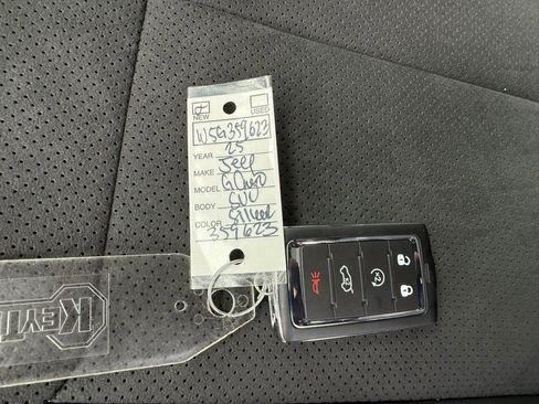 New 2025 Jeep Grand Cherokee Altitude image 38