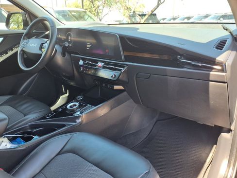 Used 2023 Kia Niro Wind FWD image 10
