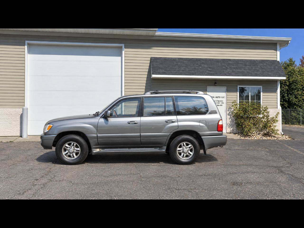 Used 2002 Lexus LX 470 4WD image 1