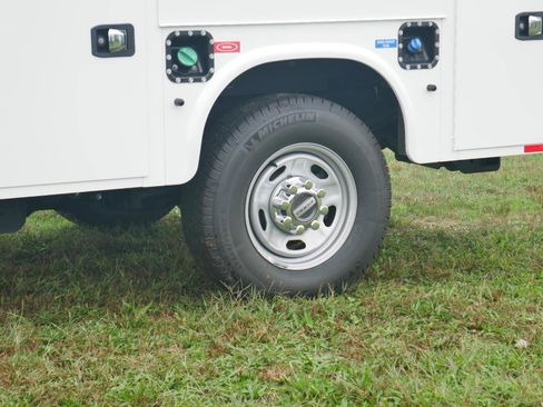 New 2025 Ford F250 XL w/ XL Chrome Package image 48