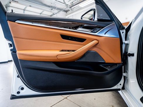 Used 2018 BMW 540i xDrive image 32