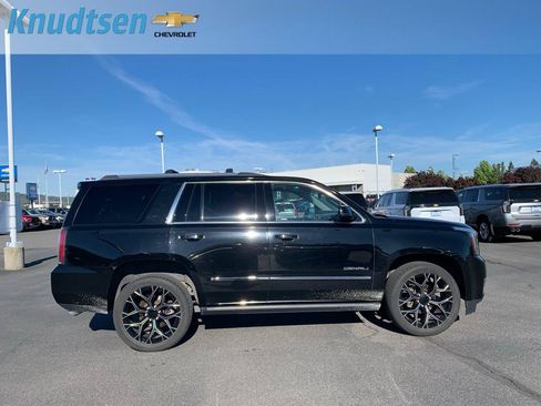 Used 2017 GMC Yukon Denali w/ Open Road Package AWD/4WD image 8