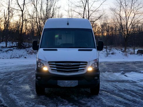 Used 2014 Freightliner Sprinter 2500 image 7