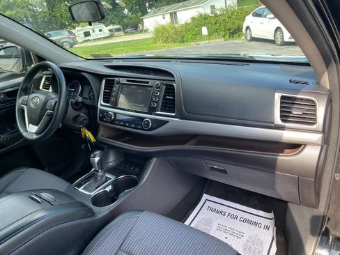 Used 2016 Toyota Highlander Plus AWD/4WD image 33