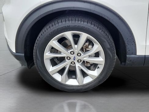 Certified 2023 Ford Explorer Platinum w/ Technology Package image 11