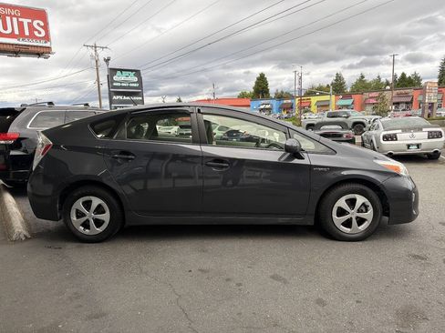 Used 2014 Toyota Prius Four FWD image 9