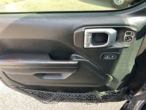 Used 2020 Jeep Wrangler Sport image 28