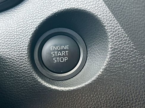 Used 2025 Toyota Corolla Cross XLE image 22