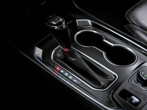 Used 2019 Chevrolet Traverse RS image 22