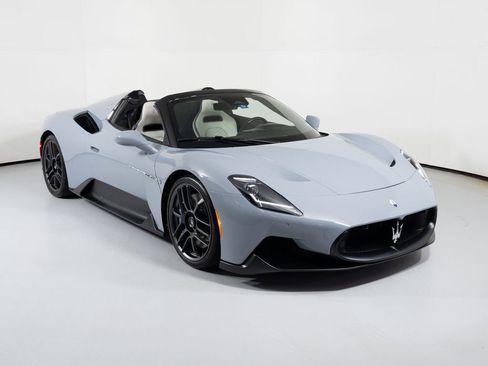 Used 2023 Maserati MC20 Spyder image 1