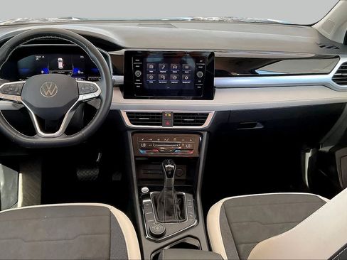 Used 2025 Volkswagen Taos SE AWD/4WD image 15