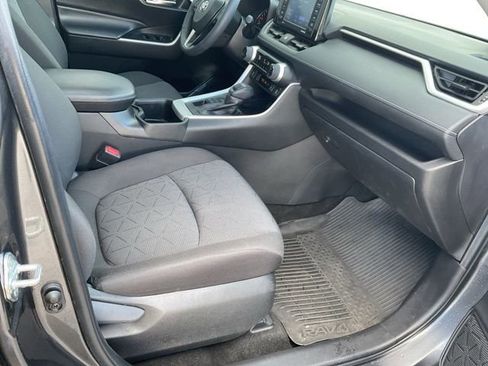 Used 2022 Toyota RAV4 XLE w/ Convenience Package image 18
