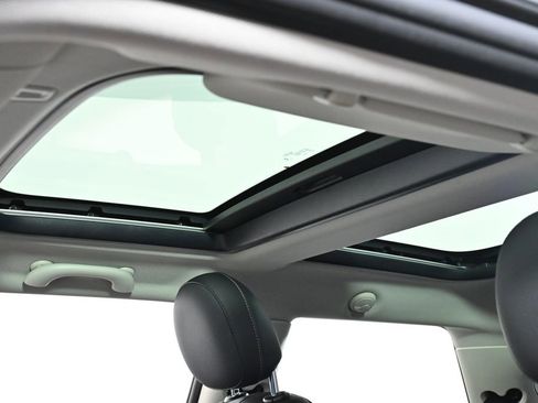 Used 2019 MINI Cooper 2-Door Hardtop w/ Signature Upholstery Package image 23