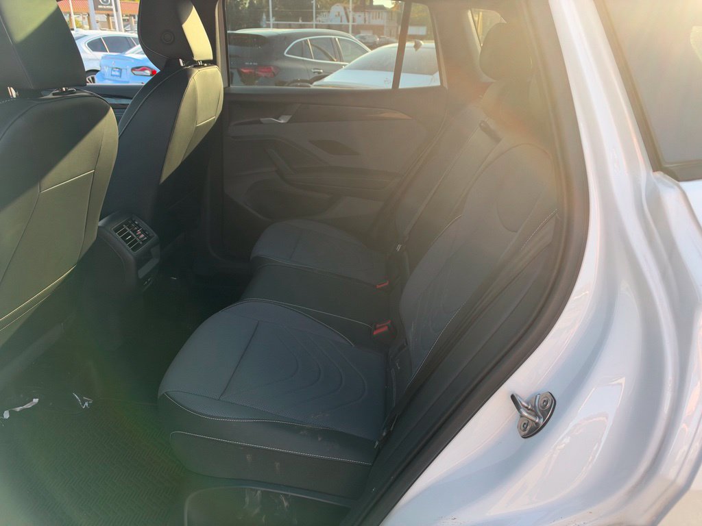 Used 2026 Volkswagen Tiguan SE R-Line AWD/4WD image 10