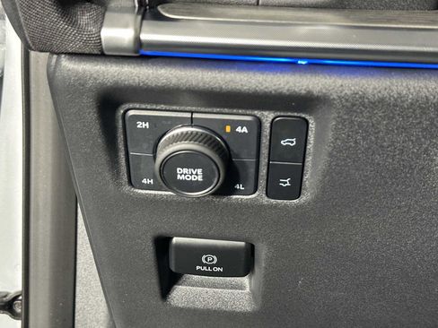 Used 2025 Ford Expedition Platinum image 28