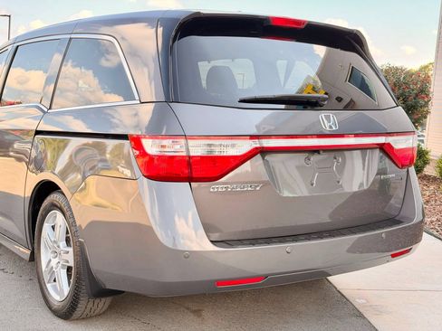 Used 2013 Honda Odyssey Touring Elite image 4