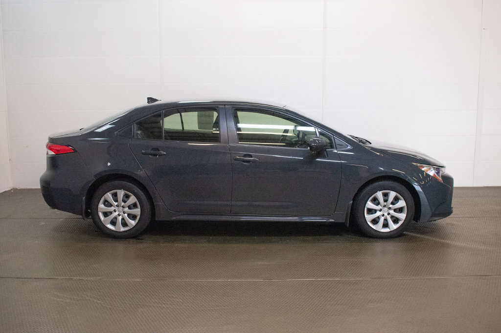 Used 2023 Toyota Corolla LE w/ Carpet Mat Package (TMS) FWD image 3
