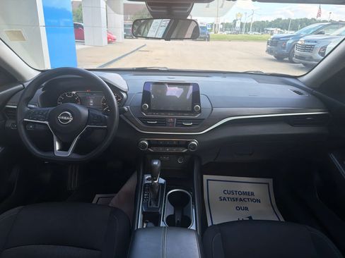 Used 2024 Nissan Altima 2.5 SV FWD image 28