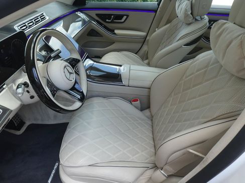 Used 2025 Mercedes-Benz S 580e 4MATIC Sedan image 9