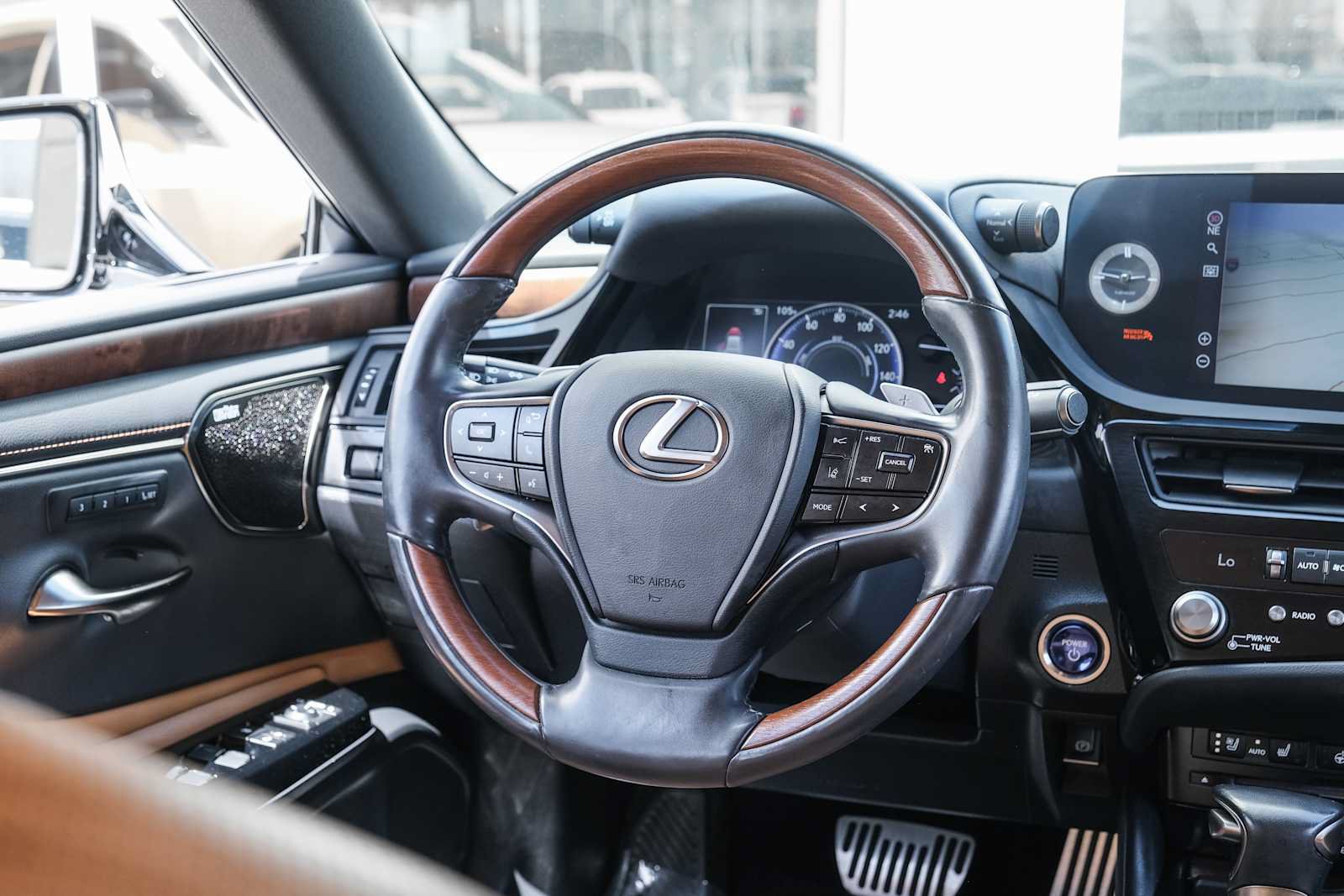 Used 2022 Lexus ES 300h Ultra Luxury w/ Accessory Package 2 FWD image 24