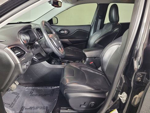 Used 2019 Jeep Cherokee Limited image 18